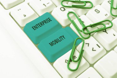 Atılgan 'ın hareket kabiliyetini gösteren mesaj işareti. İş Genel Görünümü Çalışanları, Online Çoklu İletiler Gönderen, Yazan Grup Dersleri adlı mobil aygıtları kullanarak uzaktan iş yaparlar