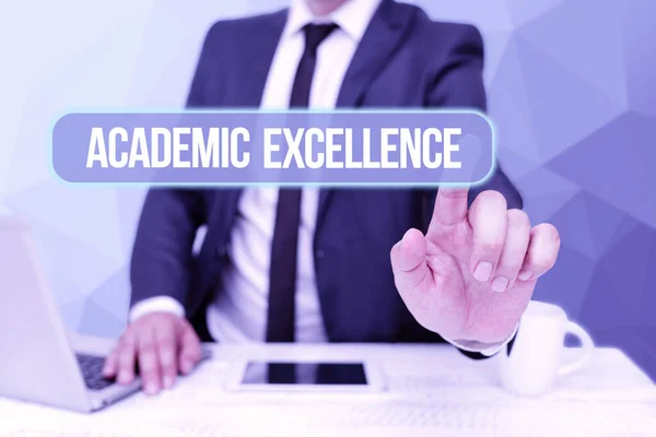 Tekst bijschrift presenteren Academic Excellence. Zakenoverzicht Hoge cijfers en superieure prestaties bereiken Zakenman Zittafel Laptop en telefoon gericht op futuristische technologie. — Stockfoto