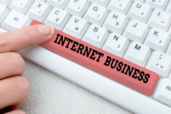 Texte inspirant Internet Business. Word pour les transactions commerciales ou commerciales qui ont lieu en ligne Retyptage Télécharger les fichiers d'historique, Dactylographie des formulaires d'inscription en ligne — Photo