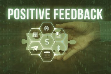 Pozitif geri bildirim gösteren metin işareti. Yeni Geleceğe Dönen Teknolojilerin Kilidini Açan Elle Yapboz Parçası müşterilerden iyi ve harika yorumlar geliyor..