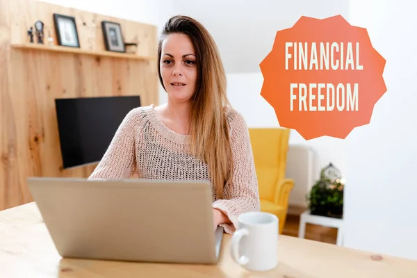 Writing displaying text Financial Freedom. Business concept make big life decisions without being stressed about money Browsing And Chatting In Social Media, Searching And Watching Videos — Stockfoto