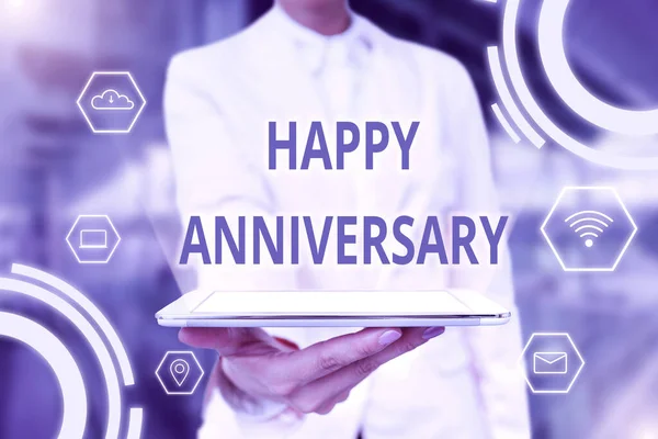 Inspiration showing sign Happy Anniversary. Business approach The annually recurring date of a past event celebration Lady Uniform Standing Tablet Hand Presenting Virtual Modern Technology — Fotografia de Stock