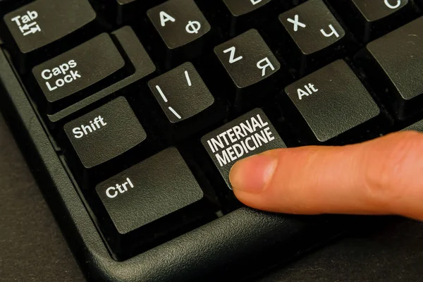 Sign displaying Internal Medicine. Internet Concept dedicated to the diagnosis and medical treatment of adults Hands Pointing Pressing Computer Keyboard Keys Typewriting New Ideas. — Fotografia de Stock