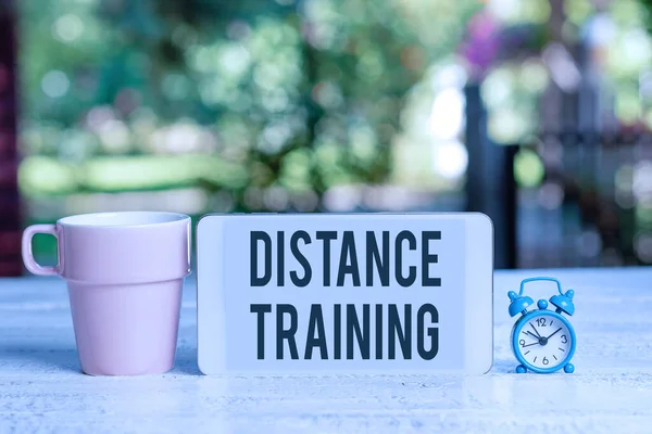 Sign displaying Distance Training. Word Written on learning remotely without being present at school Abstract Outdoor Smartphone Photography, Displaying New Device — Φωτογραφία Αρχείου