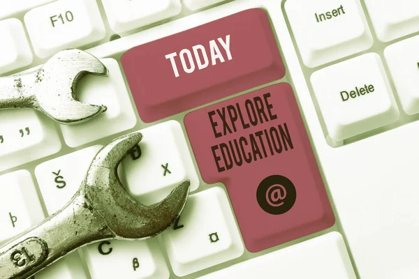 Conceptual display Explore Education. Business overview Discover the ways of acquiring knowledge or skills Computer Engineering Concept, Abstract Repairing Broken Keyboard — Stockfoto