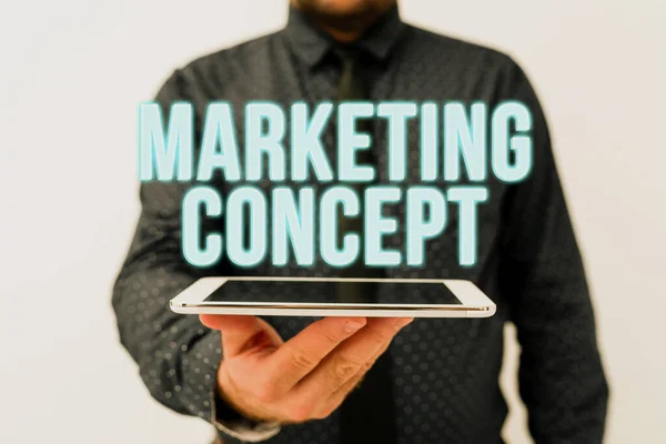 Text sign showing Marketing Concept. Business concept the strategy that firms adopt to satisfy customers Presenting New Technology Ideas Discussing Technological Improvement —  Fotos de Stock