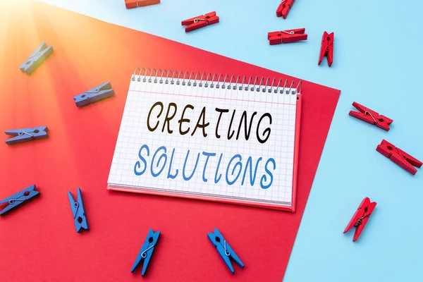 Sign displaying Creating Solutions. Word for Make ways to solve a problem or dealing with situation Writing Important Notes Displaying Messages And Listing Items — Φωτογραφία Αρχείου