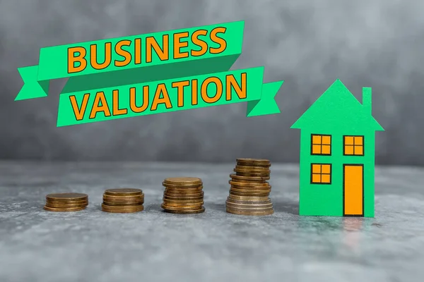 Conceptual display Business Valuation. Business approach determining the economic value of a whole business Computing House Upgrade Budget, New Household Budgeting Ideas — Stock fotografie