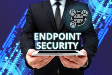 İlham, Endpoint Güvenlik 'i gösteriyor. Yeni Modern Teknolojiyi Gösteren Şirket Ağı Üniformalı Üniformalı Adamı Koruma Yöntemi İş Fikri.