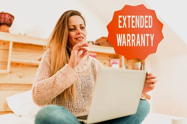 Handwriting text Extended Warranty. Concept meaning contract which gives a prolonged warranty to consumers Casual Internet Surfing, Student Researching Online Websites — Zdjęcie stockowe