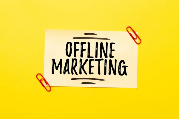 Writing displaying text Offline Marketing. Concept meaning Advertising strategy published outside of the internet Critical Thinking Finding Clues Answering Questions Collecting Data — Stock Photo, Image