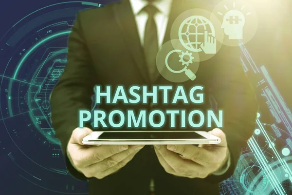 Didascalia concettuale Promozione Hashtag. Approccio business più mostrare può scoprire e coinvolgere con i tuoi contenuti Man In Office Uniform Holding Tablet Visualizzazione di nuove tecnologie moderne. — Foto Stock