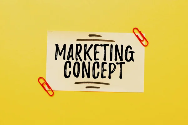 Εγγραφή εμφάνισης κειμένου Marketing Concept. Λέξη για τη στρατηγική που υιοθετούν οι επιχειρήσεις για να ικανοποιήσουν τους πελάτες — Φωτογραφία Αρχείου