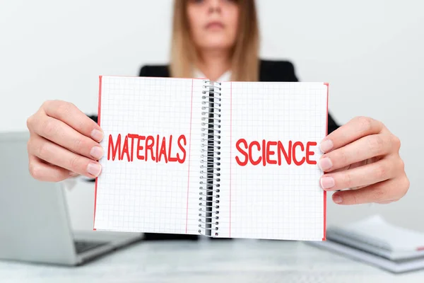 Text showing inspiration Materials Science. Business showcase interdisciplinary field involving the properties of matter Assistant Offering Instruction And Training Advice, Discussing New Job — Stok fotoğraf