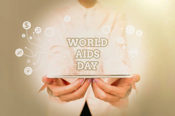 Εννοιολογική λεζάντα Παγκόσμια Ημέρα AIDS. Λόγος για μια διεθνή ημέρα για την ευαισθητοποίηση σχετικά με την πανδημία του AIDS Lady in Uniform Standing And Holding Tablet. — Φωτογραφία Αρχείου