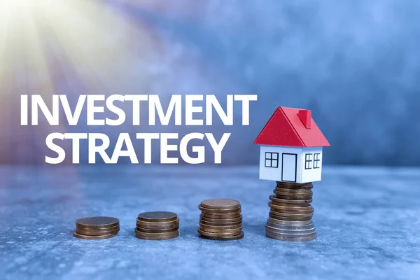 Conceptual display Investment Strategy. Concept meaning the systematic plan to allocate investable assets Computing House Upgrade Budget, New Household Budgeting Ideas — Stock Photo, Image