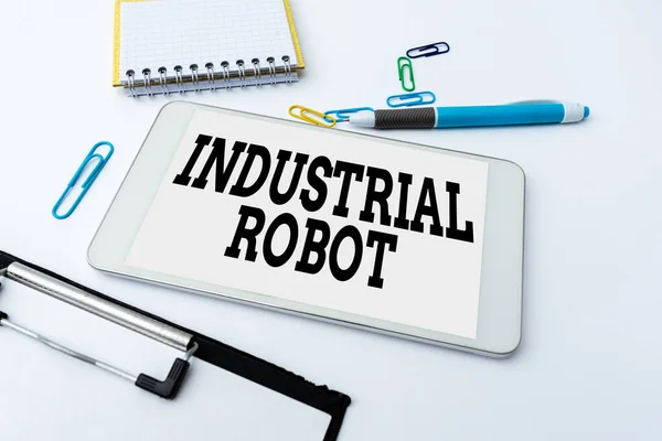 Exhibición conceptual Robot industrial. Palabra escrita en mecanismo robótico utilizado en la fabricación de productos Smartphone con dispositivo de llamadas de voz y video para conexiones de largo alcance — Foto de Stock