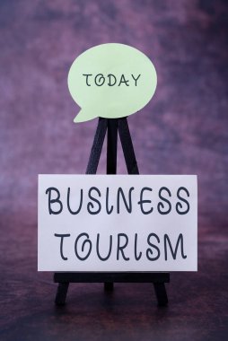 İş Turizmini gösteren bir mesaj. Yeni Parlak Fikirlerin Yaratıcılık ve İlham Vermesini Düşünmek, iş için doğal bir yer.