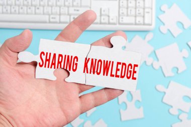 El yazısı metni paylaşım bilgisi. İşletme yaklaşım bilgisi, Eksik Son Parçası Olan Yarım kalmış Bir Yapboz Yapıştırması Yapan Kurumlar arasında paylaşılıyor