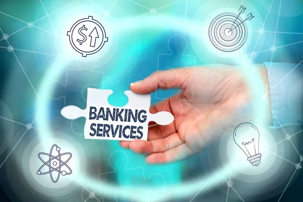 Conceptuele bijschrift Banking Services. Internet Concept tools voor het beheer van persoonlijke financiën en het bouwen van activa Hand Holding Jigsaw Puzzel stuk Ontgrendelen van nieuwe futuristische technologieën. — Stockfoto