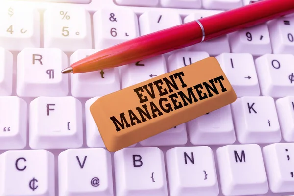 Tekst met inspiratie Event Management. Business idee baan van het plannen en beheren van grote evenementen of conferenties Typ Game Program Codes, Programmeren van nieuwe speelbare applicatie — Stockfoto