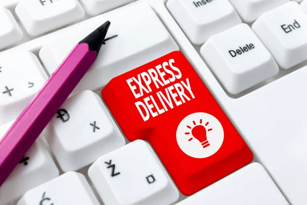 Schreiben von Text Express Delivery. Wort zur Beschleunigung der Verteilung von Waren und Dienstleistungen Tippen von Produkttiteln und -beschreibungen, Eingabe wichtiger Datencodes — Stockfoto