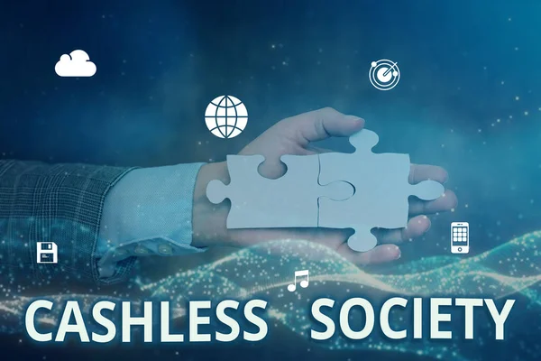 Handstilstext: Cashless Society. Business showcase finansiella transaktioner utförs i elektroniskt format Hand Holding pussel Piece Lås upp ny futuristisk teknik. — Stockfoto