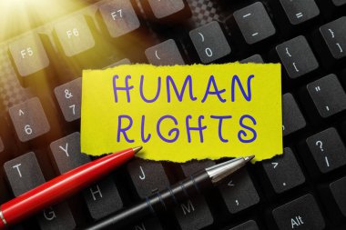 İnsan Hakları ilhamını gösteren bir metin. Haklarınız için savaşmanın eşitliği sözcüğü Hastane Kayıtları ve Raporları yazmak, Yeni Ebook Okuma Programı yaratmak