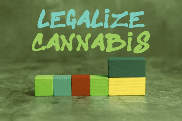 Texto conceptual Legalize Cannabis. Ley de ideas de negocio que legalizó el consumo recreativo de cannabis en todo el país Pila de cajas rectangulares de cubo de muestra en superficie pulida con multicolor —  Fotos de Stock