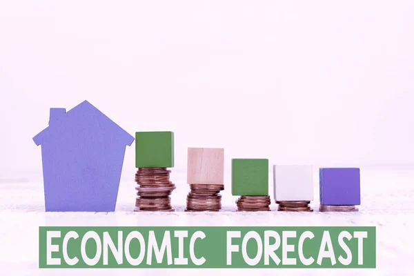 Text rukopisu Economic Forecast. Slovo pro pokus předpovědět budoucí stav ekonomiky Prodej vlastnictví pozemků, Investice do nových nemovitostí, Vytvoření kupní smlouvy — Stock fotografie