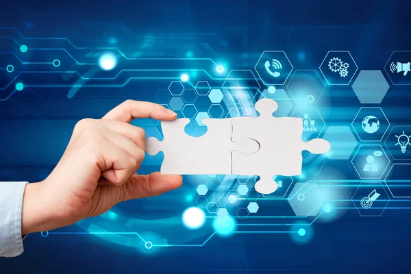 Hand Holding Jigsaw Puzzleteil Erschließung neuer futuristischer Technologien. Palm Carrying Puzzles Teil zeigt späte innovative virtuelle Ideen. — Stockfoto