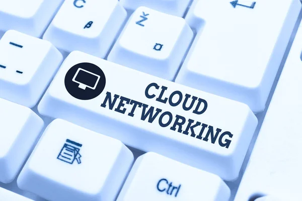 Text bildtext som presenterar Cloud Networking. Internet Concept sourcing and utilization of one or more network resources Internet Browsing And Online Research Study Typing Your Ideas — Stockfoto
