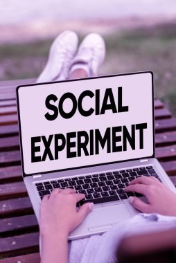 El yazısı sosyal deney metni. Çevrimiçi işlerde insan deneklerle yürütülen araştırma projesine iş yaklaşımı ve İnsanları Uzaktan Birleştiren Çalışmalar