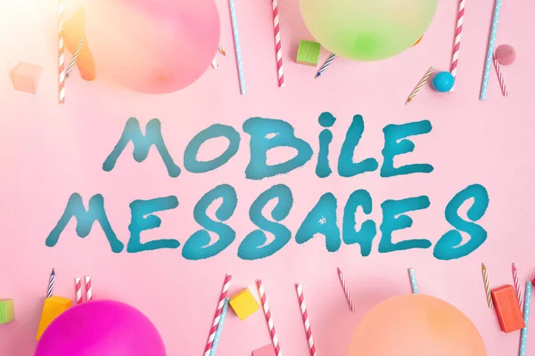 Λεζάντα κειμένου που παρουσιάζει Mobile Messages. Επιχειρηματική παρουσίαση της πράξης της σύνθεσης και αποστολής ηλεκτρονικών μηνυμάτων Πολύχρωμα γενέθλια Κόμμα σχεδιάζει Φωτεινές ιδέες σχεδιασμού εορτασμού — Φωτογραφία Αρχείου