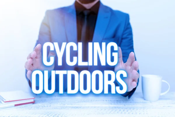 Texto de escritura Ciclismo al aire libre. Enfoque de negocios deporte o técnica de montar a caballo o carreras en bicicleta Discusión de ideas importantes Presentando y explicando diseños de planes de negocios — Foto de Stock