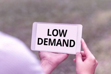 Low Deanalysisd 'i gösteren imza. İnternet Konsepti daha az tüketicinin insanları bir araya getiren mal ve hizmetleri satın alma arzusudur.