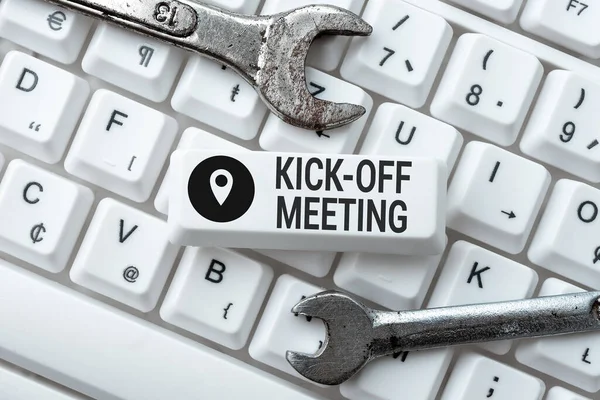 Εγγραφή εμφάνισης κειμένου Kick Off Meeting. Internet Concept πρώτη συνάντηση με την ομάδα του έργου και τον πελάτη Internet Browsing and Online Research Study κάνει συντήρηση και επισκευές — Φωτογραφία Αρχείου