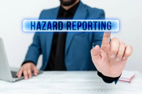 Begriffliche Beschriftung Hazard Reporting. Wort auf Rechnung oder Aussage geschrieben, das die Gefahr oder das Risiko beschreibt Remote Office Work Online Presenting Business Plans Designs — Stockfoto