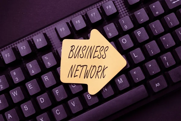 Bildunterschrift: Business Network. Geschäftsansatz Firmenübergreifende Zusammenarbeit, die es Unternehmen ermöglicht, online zu surfen und zu erkunden, Blog-Inhalte zu erstellen, neue Nachrichten zu versenden — Stockfoto