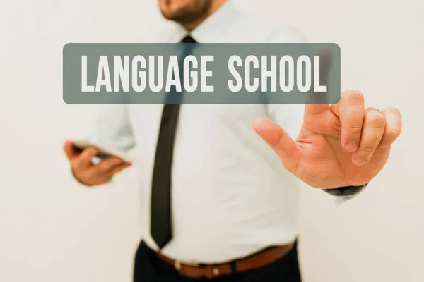 Tekstbord met taalschool. Woord Geschreven op onderwijsinstelling waar vreemde talen worden onderwezen Presentatie van nieuwe technologie Ideeën Discussie Technologische Verbetering — Stockfoto