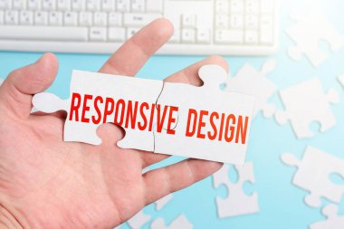 El yazısı metin Tepki Tasarımı. İş fikri web sayfası oluşturma Esnek düzenlerden yararlanan Tamamlanmamış Beyaz Yapboz Deseni Eksik Parçalı Bulmaca