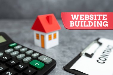 Web sitesi binasını gösteren metin işareti. Kavram, genellikle Yeni Ev Fikirleri, Mülkiyet Sigortası Sözleşmesi, Ev Satışı Anlaşması satın alan web sitelerinin inşasına izin veren araçlar anlamına gelir