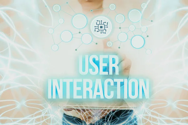 Handschriftlicher Text User Interaction. Konzept, das den Kanal zwischen menschlicher und Computer-Interaktion meint Lady Holding Tablet Drücken auf virtuellen Knopf Zeigt futuristische Technik. — Stockfoto