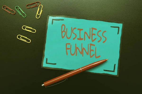 İlham veren Business Funnel 'ı gösteren bir metin. İnternet Konsepti satın alma süreci müşterilerine Yeni Parlak Fikirler 'in Yaratıcılık ve İlham Verdiğini düşündürüyor. — Stok fotoğraf