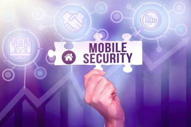 Metin Mobil Güvenlik yazılıyor. Akıllı telefonlar, Elle Tutma Yapboz Parçası Yeni Geleceğin Teknolojilerinin Kilidini Açma gibi mobil cihazlar hakkında veri toplama çabaları.