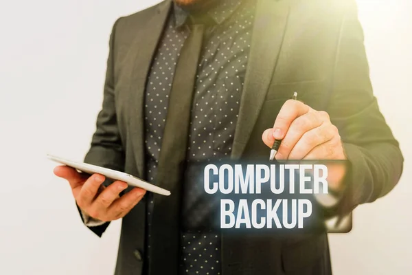 Escrevendo exibindo texto Computer Backup. Negócios mostram o ato de copiar arquivos e dados em um segundo meio Apresentando novas ideias tecnológicas Discutindo a melhoria tecnológica — Fotografia de Stock