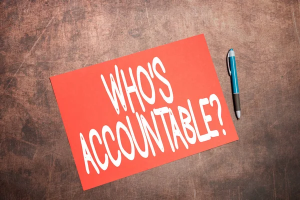 Scrivere la visualizzazione del testo Who S Accountable. Business approccio responsabile per qualcosa all'interno di uno s è il potere o il controllo Scrittura Note importanti Disegno Nuovo Design Composizione Lettera Idee — Foto Stock