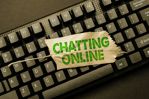 Inspirație care arată semnul Chatting Online. Tipul conceptului de afaceri de transmitere în timp real a mesajelor text online Retyping Date din foaia de lucru veche, Tastarea abstractă Listele de rezervări online — Fotografie, imagine de stoc