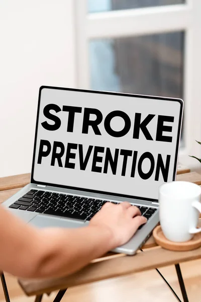 Text bildtext som presenterar Stroke Prevention. Word Skrivet om identifierade personliga riskfaktorer och ändra livsstil Online Jobb och arbeta Fjärransluta människor tillsammans — Stockfoto