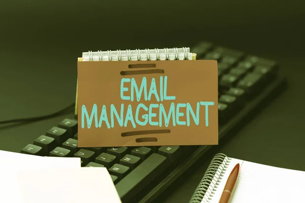 Email Management 의 개념적 캡션 관리. 비즈니스 컨셉 이메일 연습 효율을 최대화하기 위한 체계적 인 전략새로운 안티 바이러스 프로그램, 인터넷 바이러스 검색 — 스톡 사진